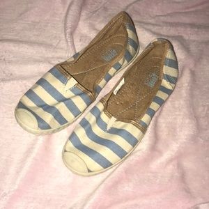 Toms-Like shoe. Slip ons.